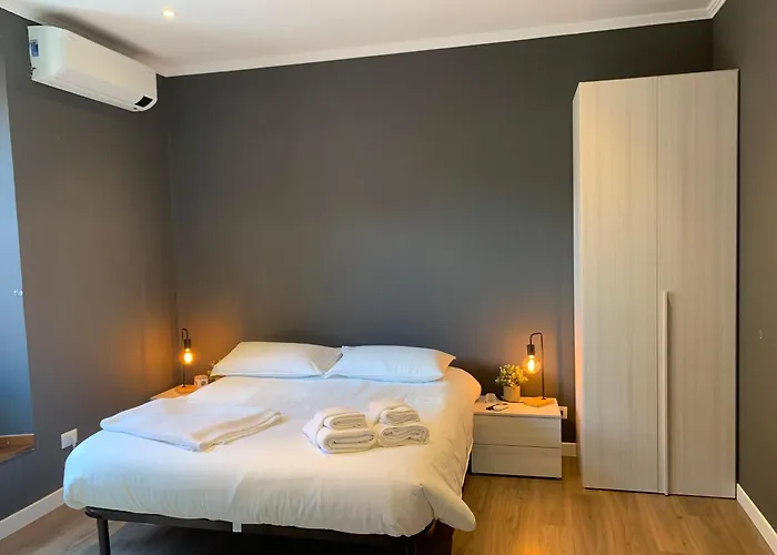 San Lorenzo Elegance - Just Steps From The Colosseum Daire Roma