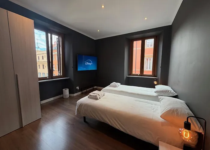 San Lorenzo Elegance - Just Steps From The Colosseum