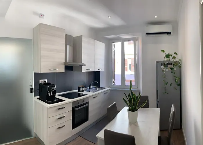 Apartment San Lorenzo Elegance - Just Steps From The Colosseum Rom